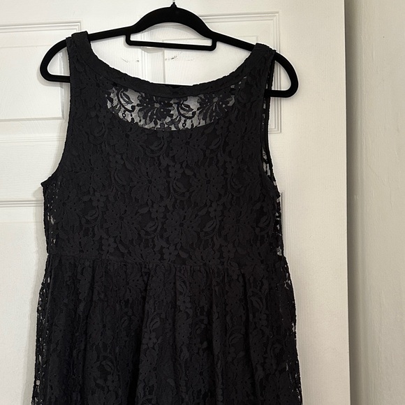 Chic Black Lace Midi Dress - Picture 7 of 7